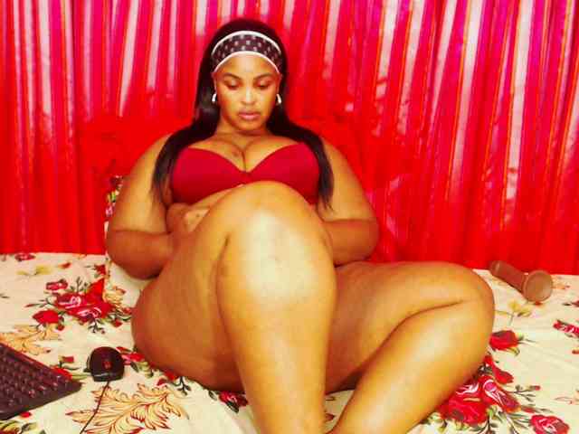 DivineBootyxxx webcam