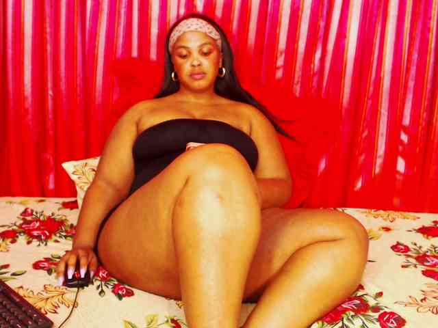 DivineBootyxxx webcam