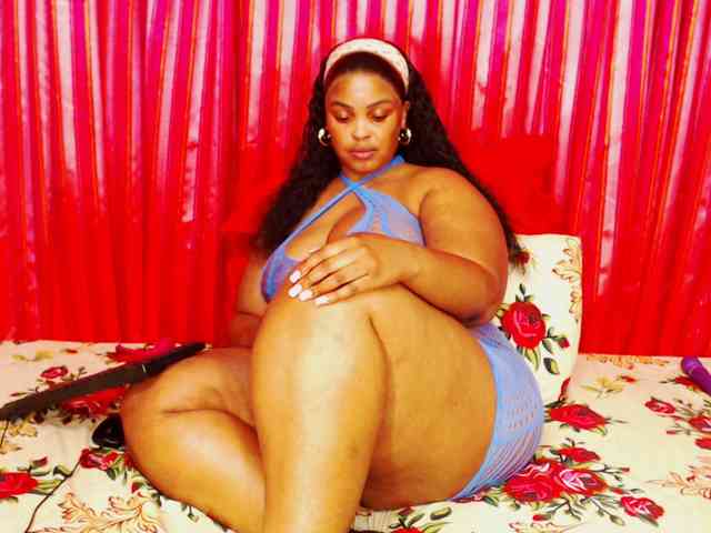 DivineBootyxxx webcam