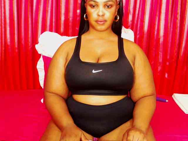 DivineBootyxxx webcam