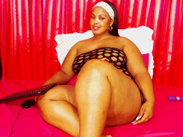 DivineBootyxxx webcam