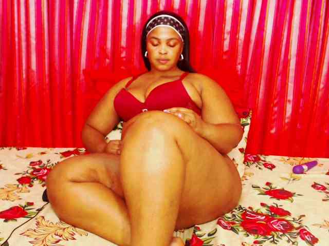 DivineBootyxxx webcam