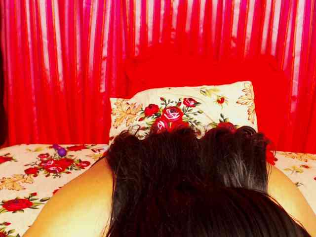 DivineBootyxxx webcam