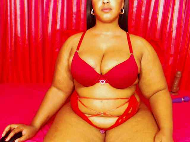 DivineBootyxxx webcam