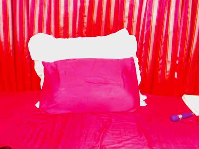 DivineBootyxxx webcam