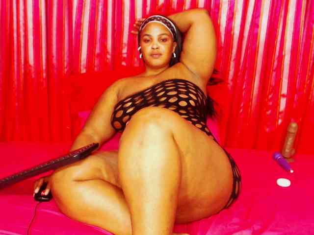 DivineBootyxxx webcam