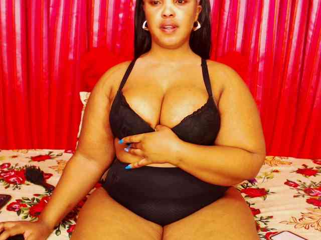 DivineBootyxxx webcam