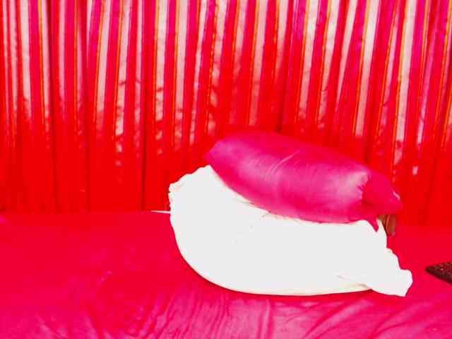 DivineBootyxxx webcam