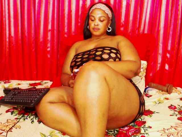 DivineBootyxxx webcam