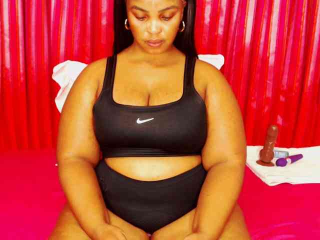 DivineBootyxxx webcam