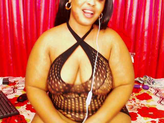 DivineBootyxxx webcam