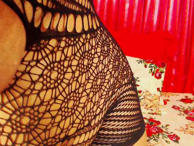 DivineBootyxxx webcam