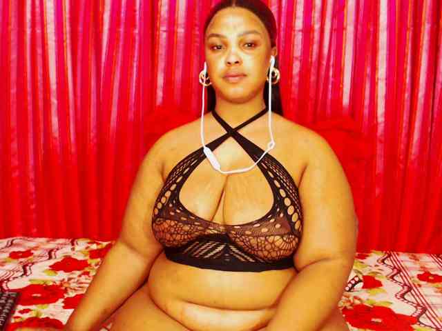 DivineBootyxxx webcam