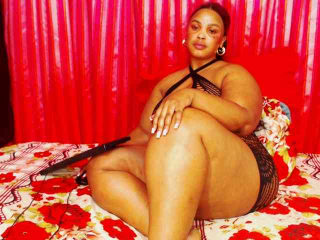 DivineBootyxxx webcam