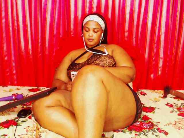 DivineBootyxxx webcam