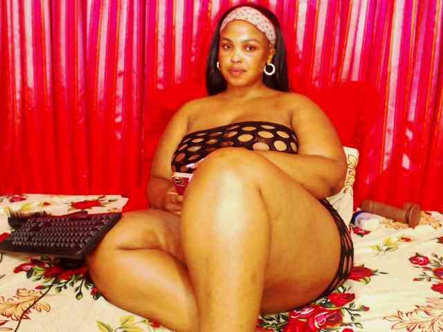 DivineBootyxxx webcam