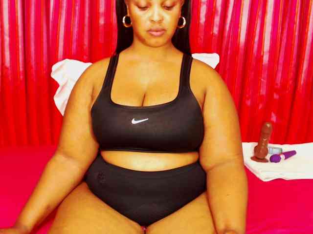 DivineBootyxxx webcam