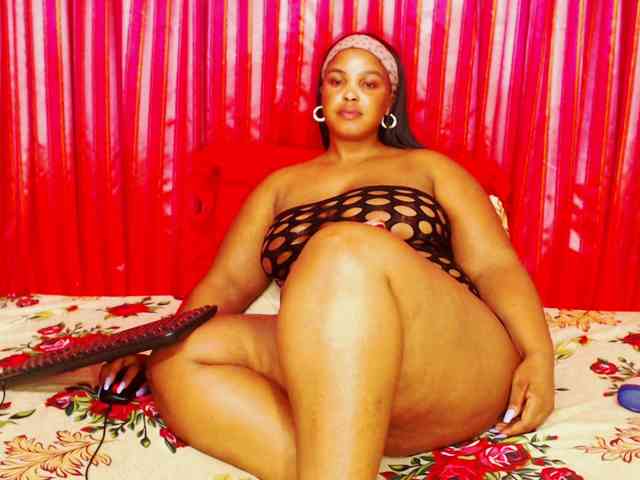 DivineBootyxxx webcam