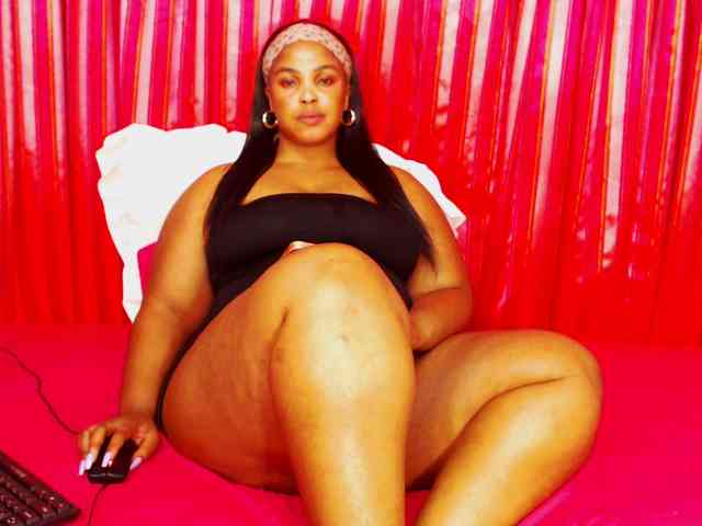 DivineBootyxxx webcam