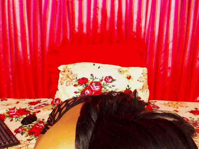 DivineBootyxxx webcam