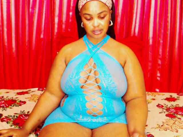 DivineBootyxxx webcam