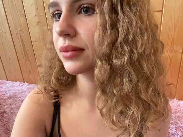 Sweetie_Kitty webcam