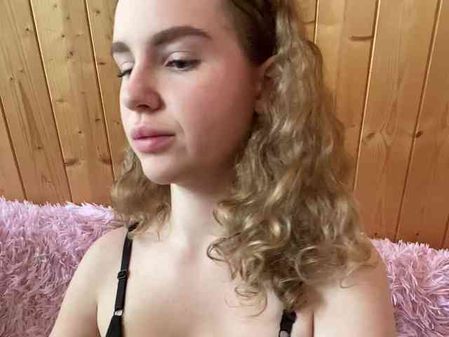 Sweetie_Kitty webcam
