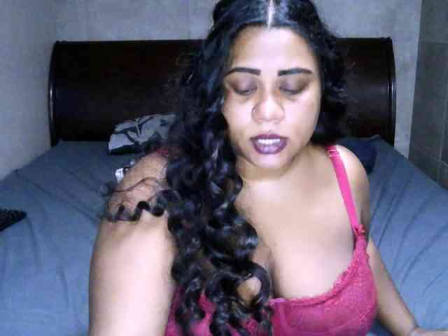 IndianSapphireXXX webcam