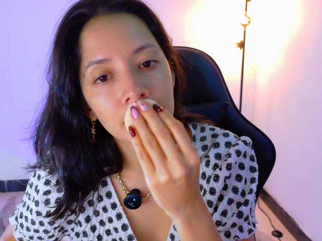 Sarasavaagee live cam on BongaCams