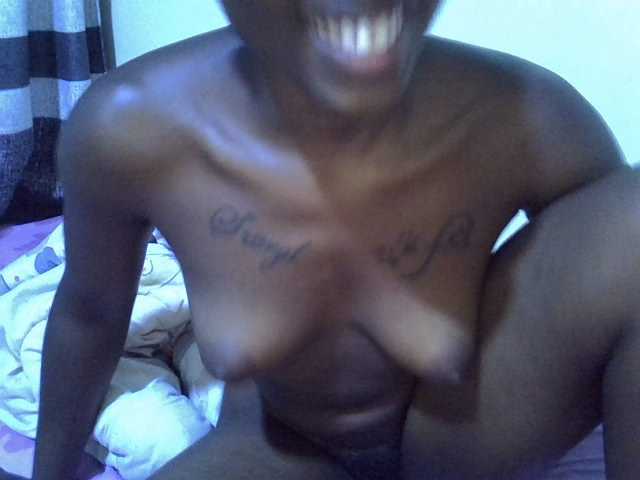 sexyshary live cam on BongaCams
