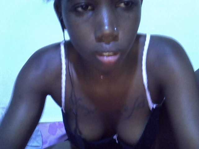 sexyshary live cam on BongaCams