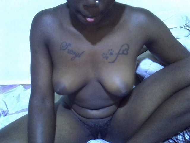 sexyshary live cam on BongaCams