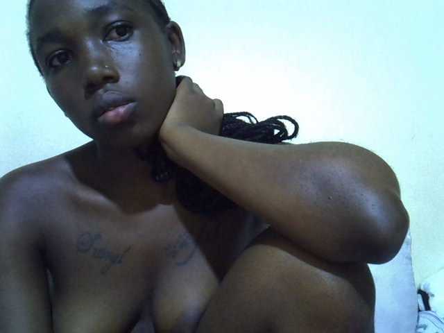 sexyshary live cam on BongaCams