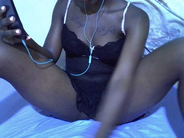 sexyshary live cam on BongaCams