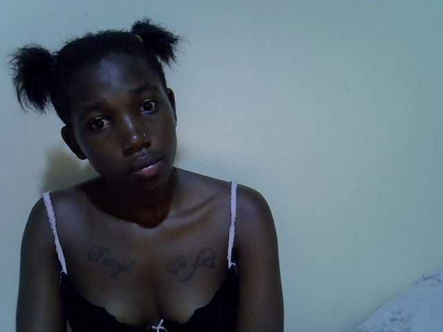 sexyshary live cam on BongaCams