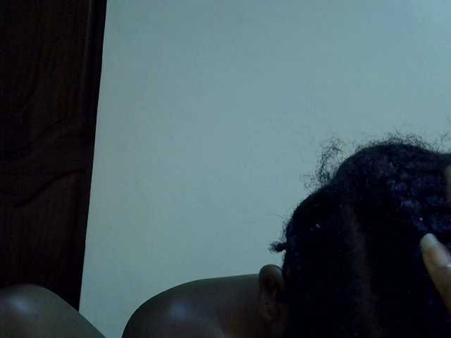 sexyshary Live Cam on BongaCams