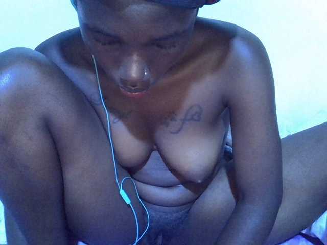 sexyshary live cam on BongaCams
