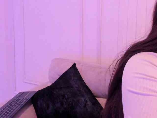 Arianaa-Cooper webcam