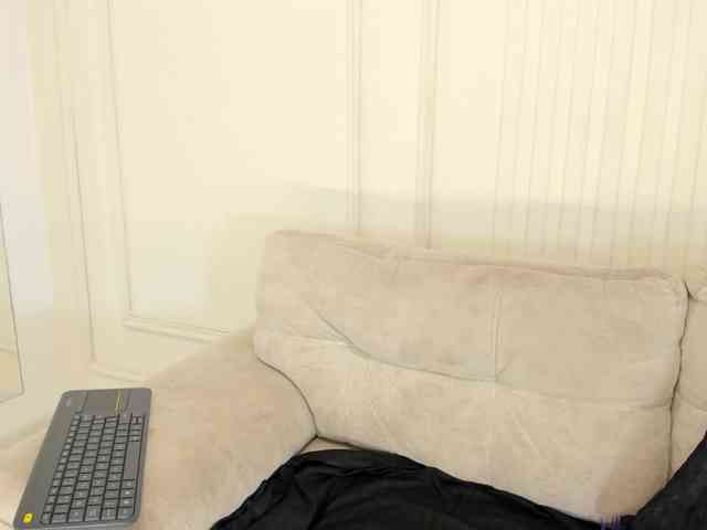 Arianaa-Cooper webcam