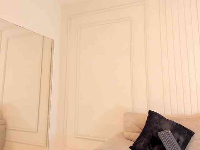 Arianaa-Cooper webcam