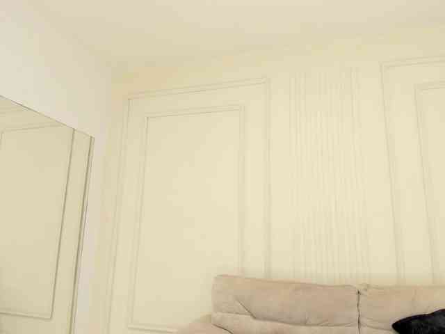 Arianaa-Cooper webcam