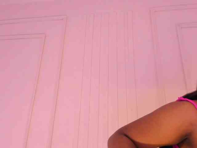 Arianaa-Cooper webcam