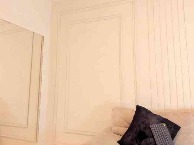 Arianaa-Cooper webcam