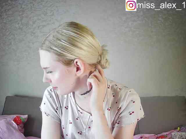 sasyhk01 Sex Cam Show
