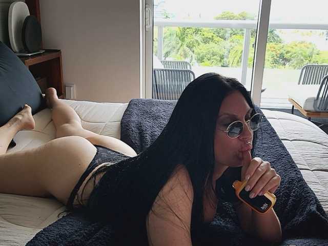 LvyOna live webcam show