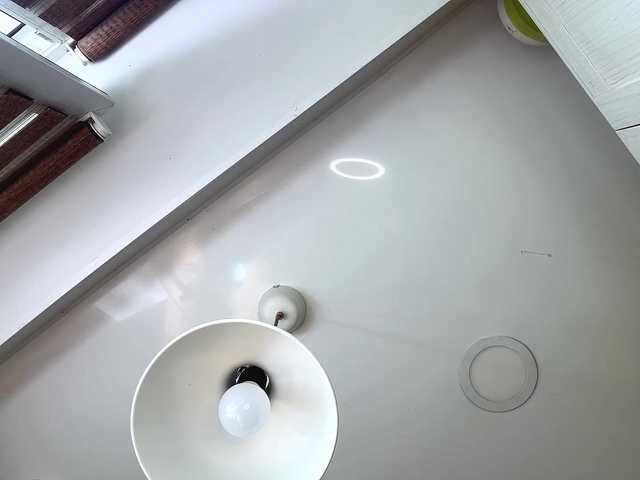 le modèle AshantiBadolato est en webcam porno dans un show sur le site bongacams, il possède les tags suivants: White/Caucasian,Brunette,Shaved