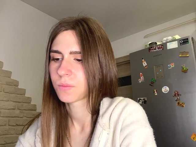 le modèle AshantiBadolato est en webcam porno dans un show sur le site bongacams, il possède les tags suivants: White/Caucasian,Brunette,Shaved