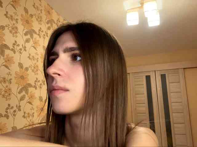 Ashantibadolato's cam show statistics and live stream
