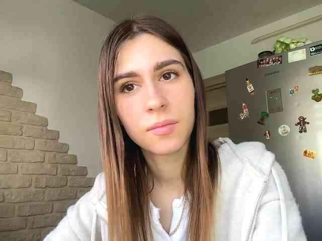 AshantiBadolato webcam