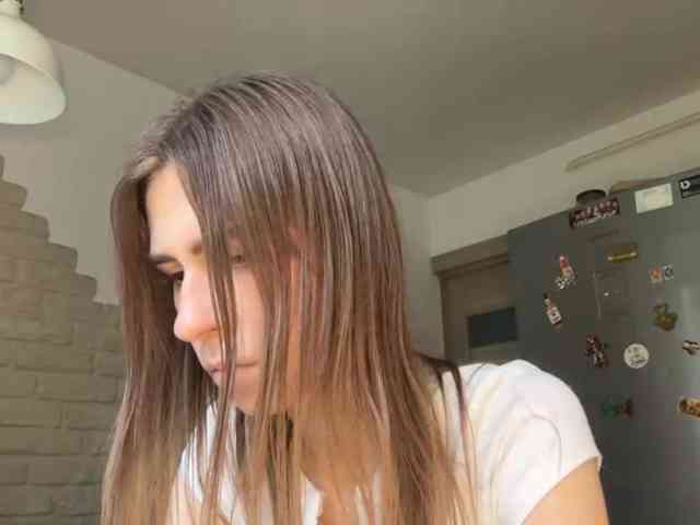 AshantiBadolato webcam